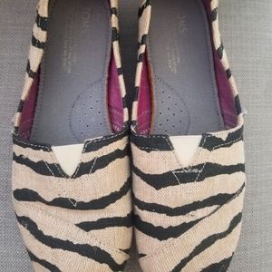 Woman's Animal Print Toms Size 9W